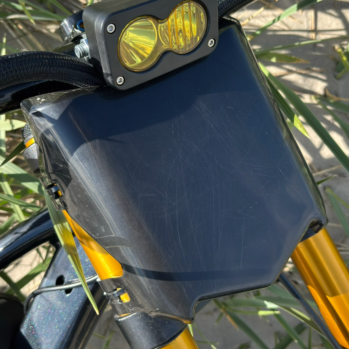 Motocutz Plate